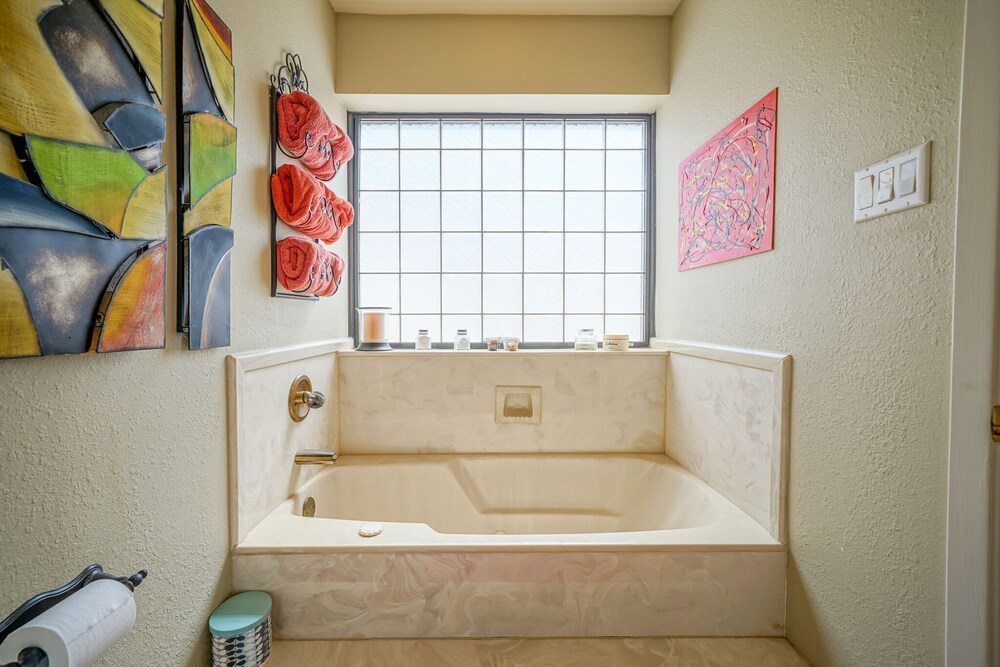 Lake Hamilton 3 Bedrooms 2 Bathrooms Gated Lakefront Condo