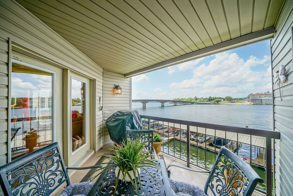Lake Hamilton 3 Bedrooms 2 Bathrooms Gated Lakefront Condo