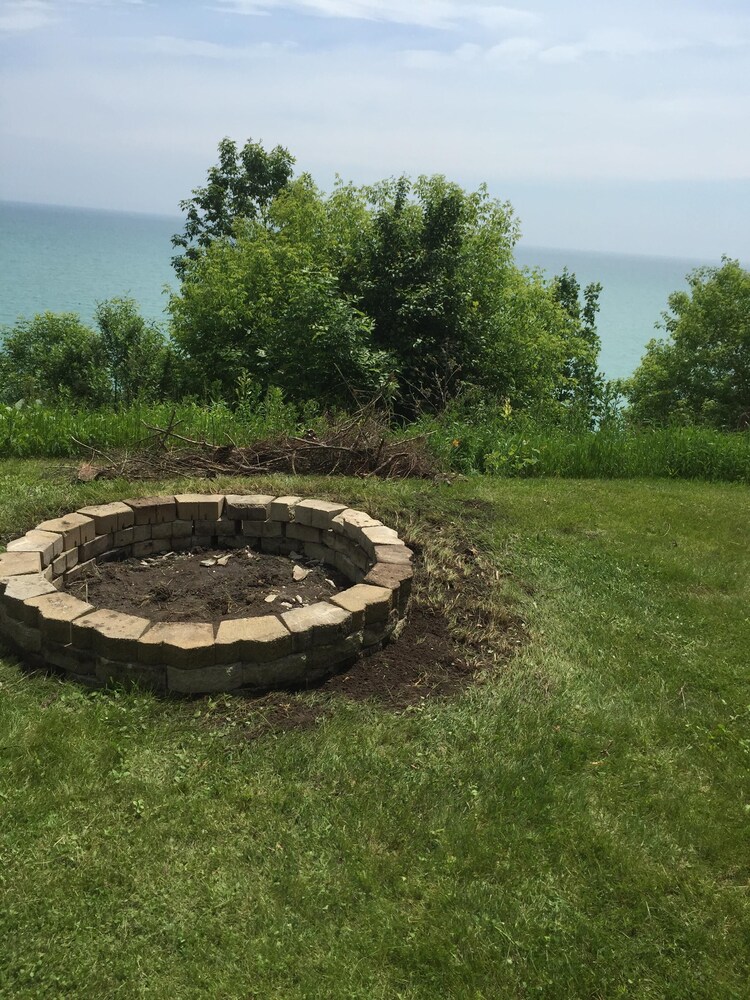 Lake Michigan Waterfront Kenosha Retreat For Eight People!!