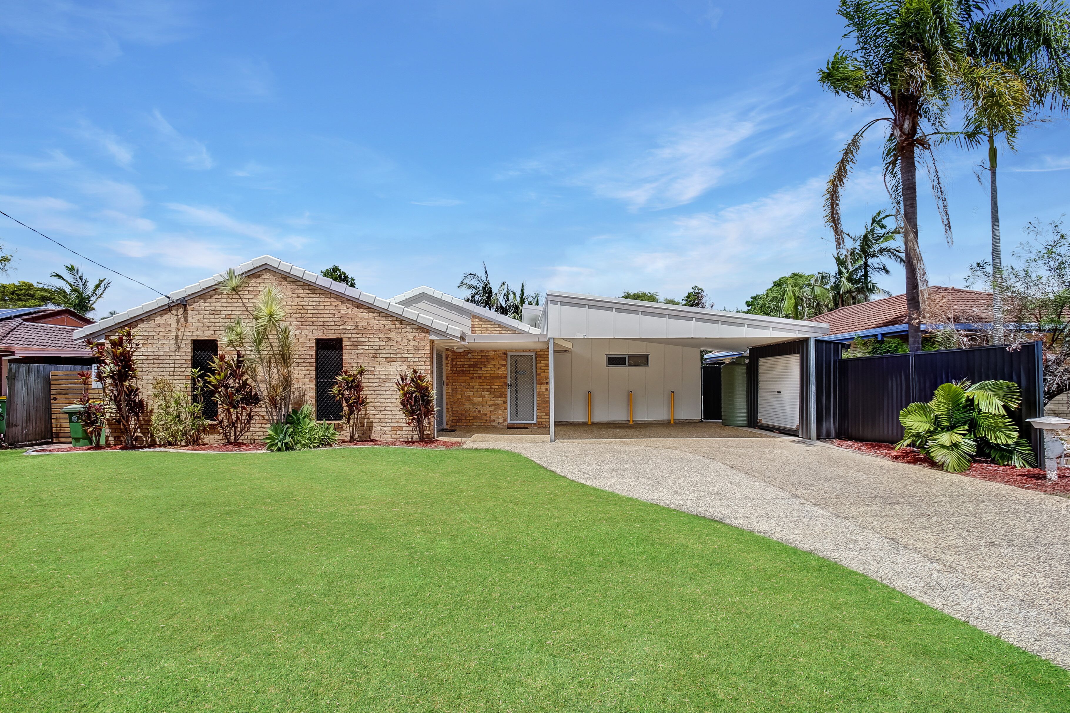 Poolside Oasis is the Ultimate Family, Couple or Business getaway Holiday House.