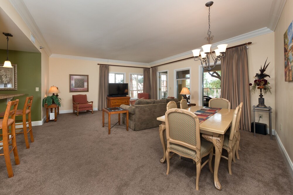 OVER-SIZED 2 BR PATIO UNIT STEPS TO POOL & COURTYARD!!!