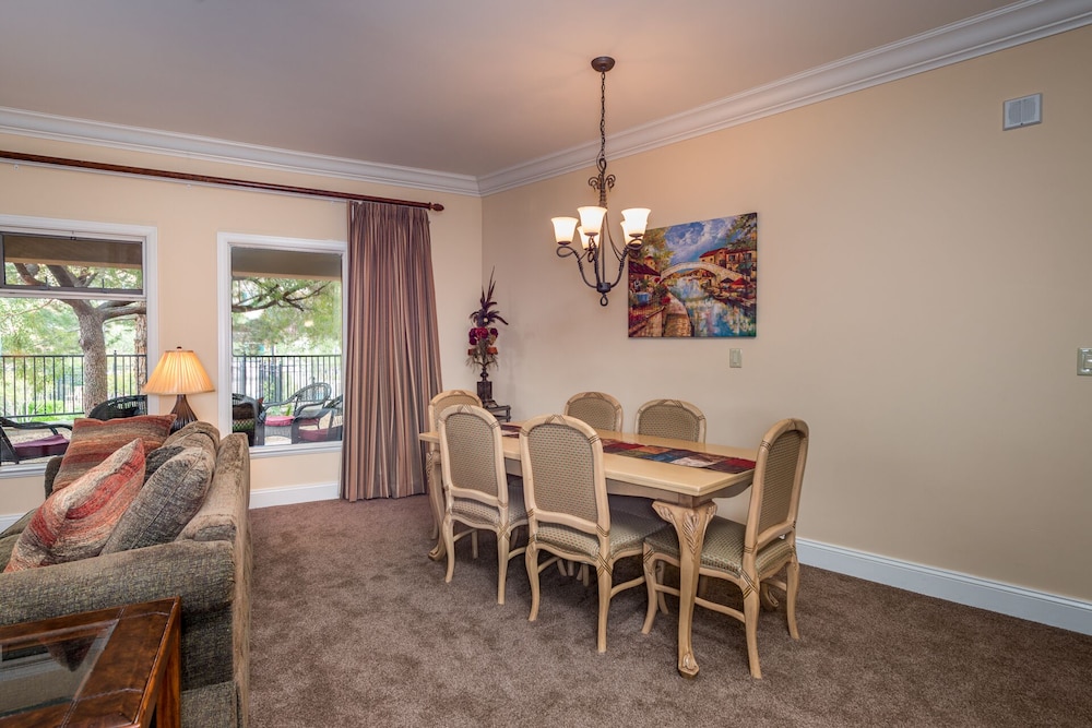 OVER-SIZED 2 BR PATIO UNIT STEPS TO POOL & COURTYARD!!!