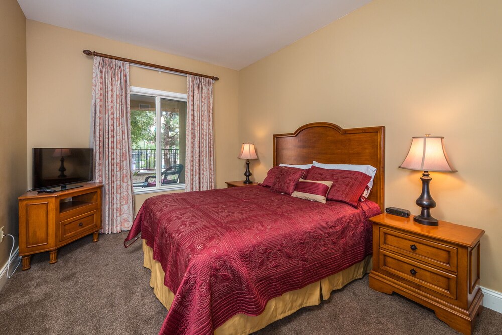 OVER-SIZED 2 BR PATIO UNIT STEPS TO POOL & COURTYARD!!!