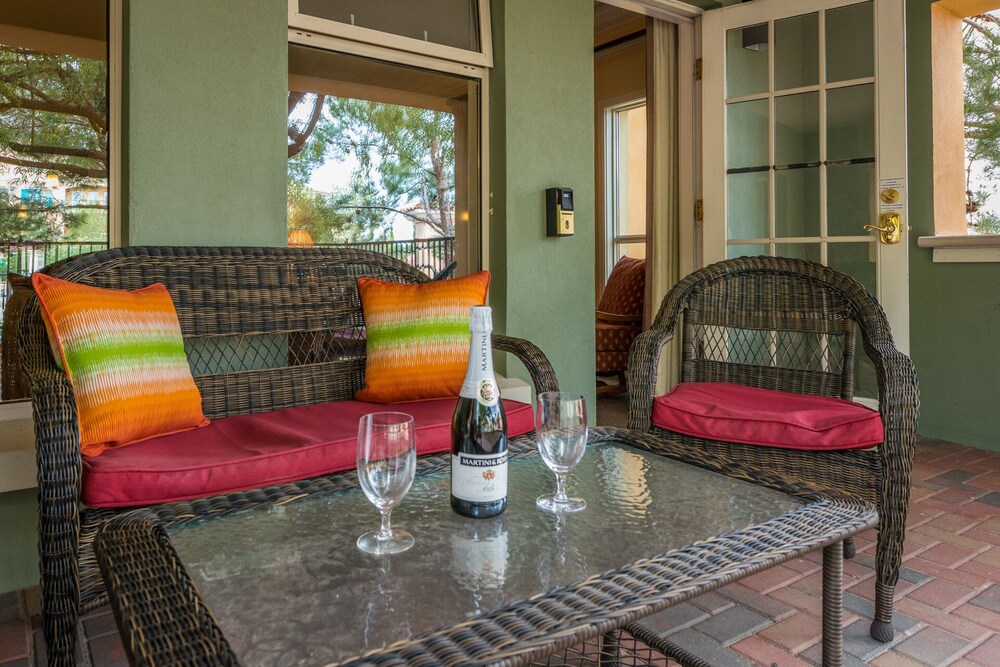 OVER-SIZED 2 BR PATIO UNIT STEPS TO POOL & COURTYARD!!!