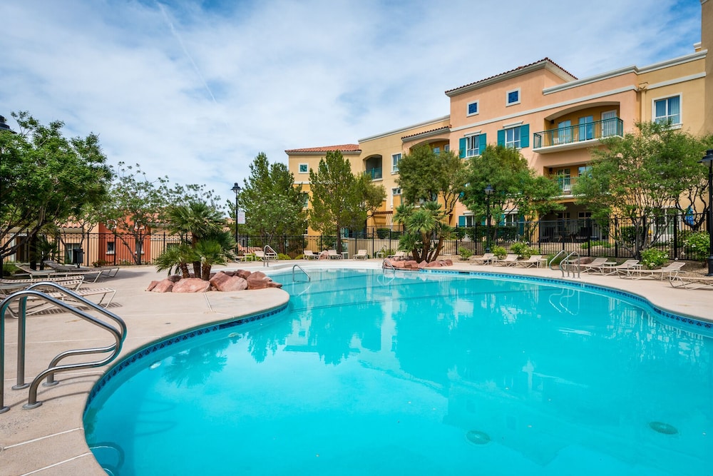 OVER-SIZED 2 BR PATIO UNIT STEPS TO POOL & COURTYARD!!!