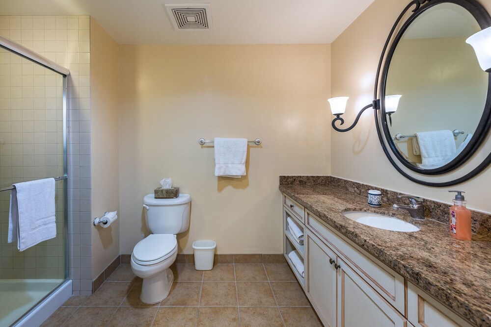 OVER-SIZED 2 BR PATIO UNIT STEPS TO POOL & COURTYARD!!!