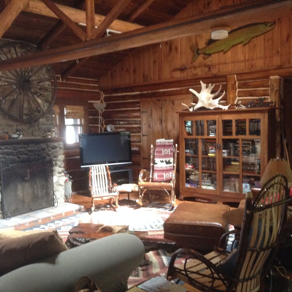 Luxurious Off the Grid Log Cabin, Moro Plantation, ME Vacation Rental