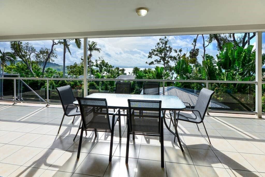 Blue Water Views 9 - Seaview Apartment on Hamilton Island
