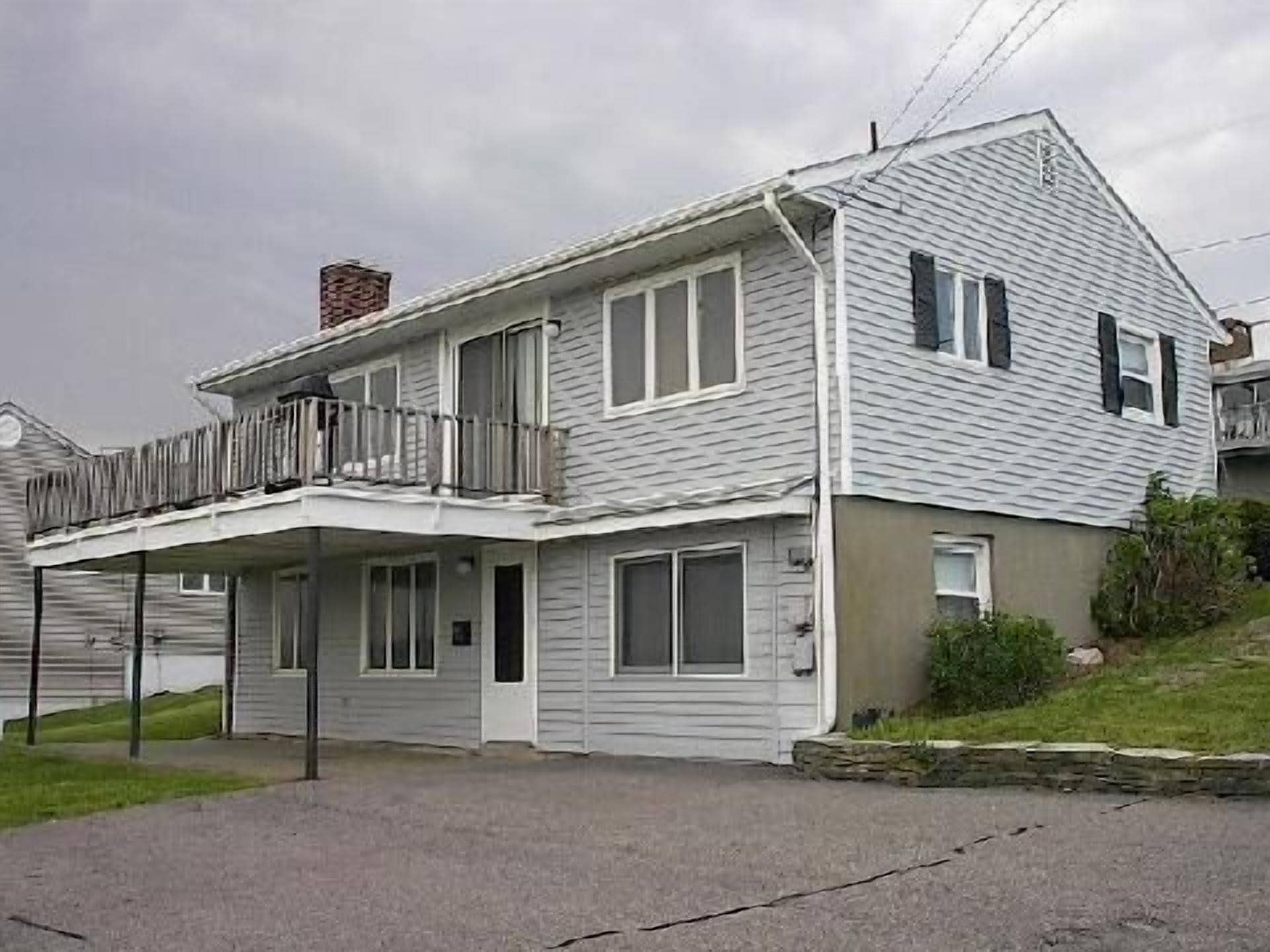 Peaceful, relaxing & beachy with sounds of the ocean, just a stone's throw away in Narragansett, United States