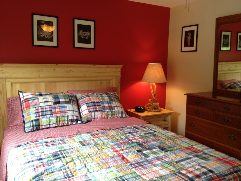 Wellmaintained 4 bdrm home in Shores 3 bdrm, 1 bath for 2526