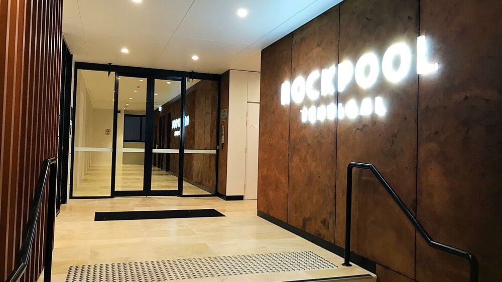 Luxury Apartment - Ocean Views & Large Roof Top Garden with Private Spa