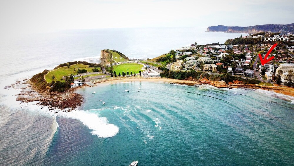 Luxury Apartment - Ocean Views & Large Roof Top Garden with Private Spa