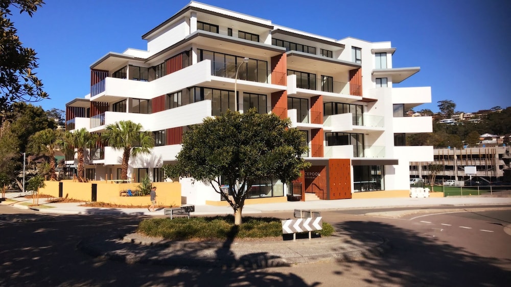 Luxury Apartment - Ocean Views & Large Roof Top Garden with Private Spa