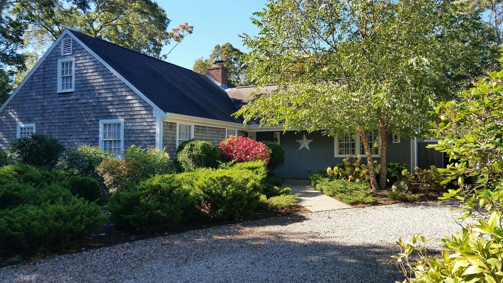 On the doorstep to the National Seashore, Bike Trail Nearby Eastham Vrbo