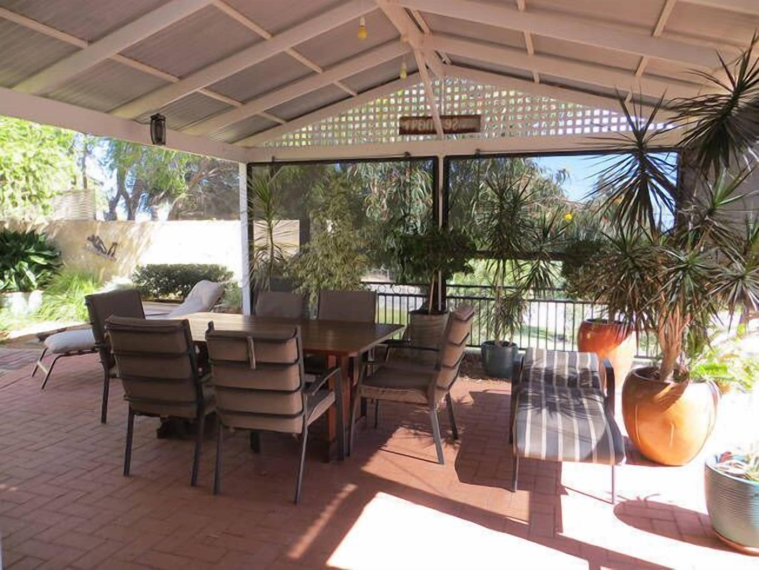 Jane's  Beach House - Bed linen supplied - Pet Friendly - No cleaning fees