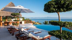 2 piscinas al aire libre, sombrillas, tumbonas