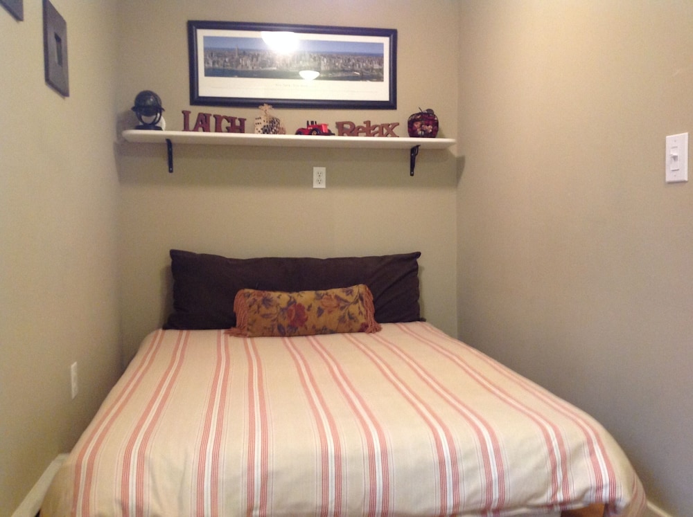 Hidden gem at base of ski mountain. Charlemont Vrbo