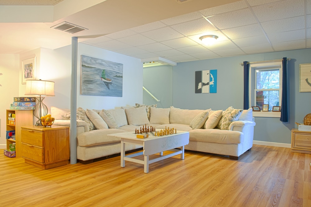 Beach Front On Beautiful Jenkins Pond, Quiet Neighborhood, Everything