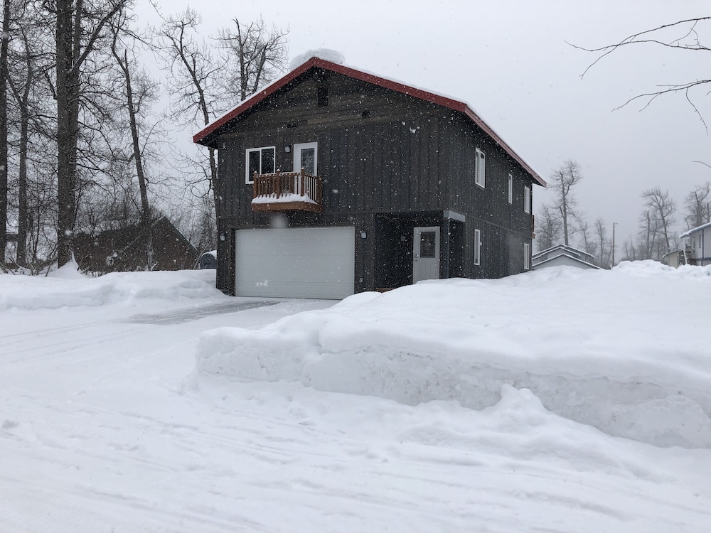 Mountain views from brand new property in quiet neighborhood!!!