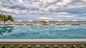 Outdoor pool, pool umbrellas, sun loungers