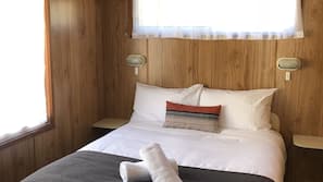 2 bedrooms, free WiFi, linens