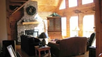 MOUNTAIN HAVEN-LOG CABIN IN MAGGIE VALLEY