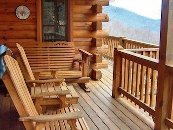 MOUNTAIN HAVEN-LOG CABIN IN MAGGIE VALLEY