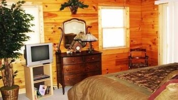 MOUNTAIN HAVEN-LOG CABIN IN MAGGIE VALLEY