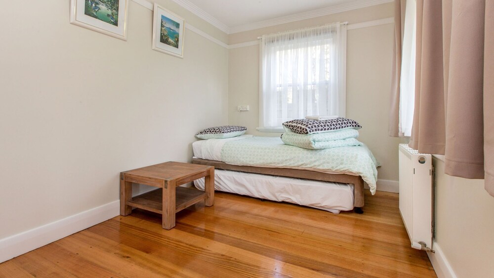 Weavers Cottage 3 Bedrooms Deals & Reviews (Melbourne, AUS) Wotif