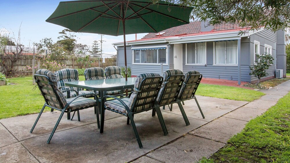 Weavers Cottage 3 Bedrooms Deals & Reviews (Melbourne, AUS) Wotif