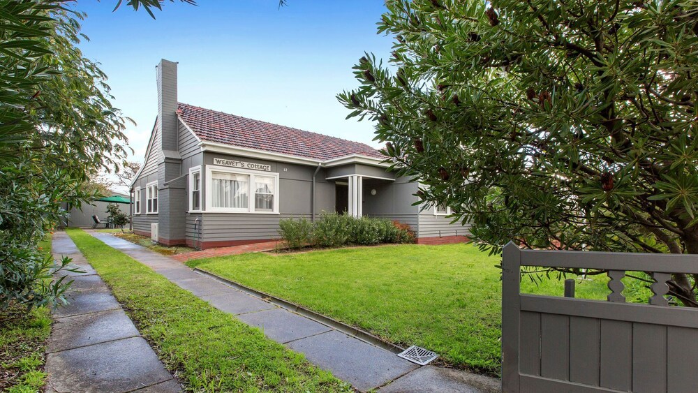 Weavers Cottage 3 Bedrooms Deals & Reviews (Melbourne, AUS) Wotif