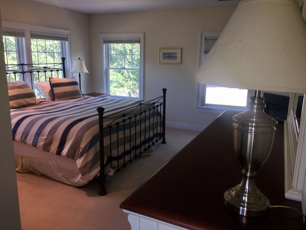 Rye ocean side single family home built in 2008 on New Hampshire coast