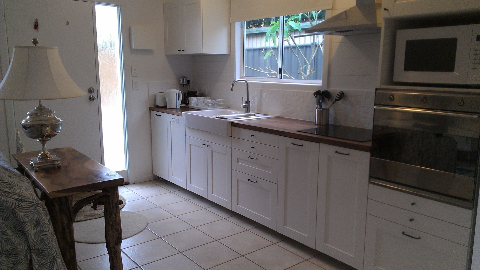 The Coast Shack - Steps to Broadwater,beach,cafes, Unlimited Wifi, Air Con