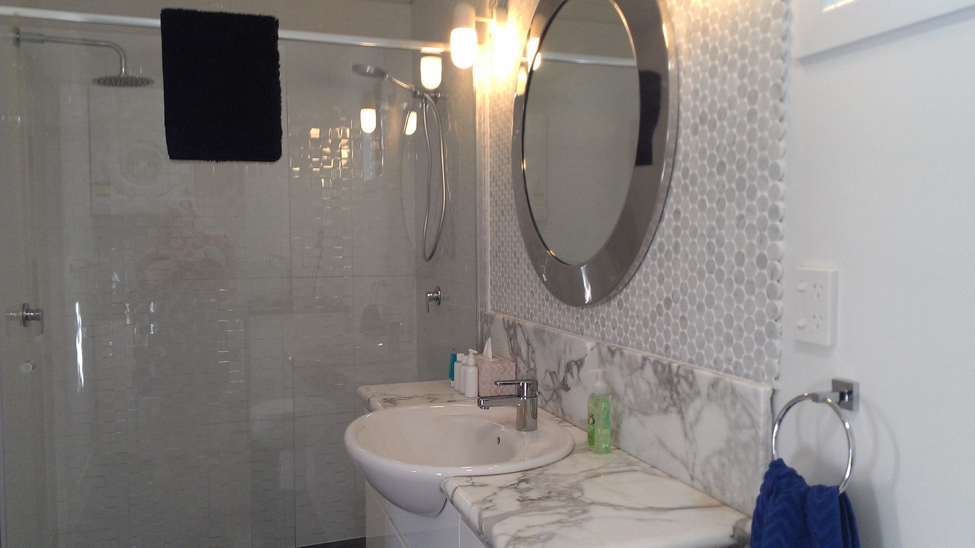 The Coast Shack - Steps to Broadwater,beach,cafes, Unlimited Wifi, Air Con