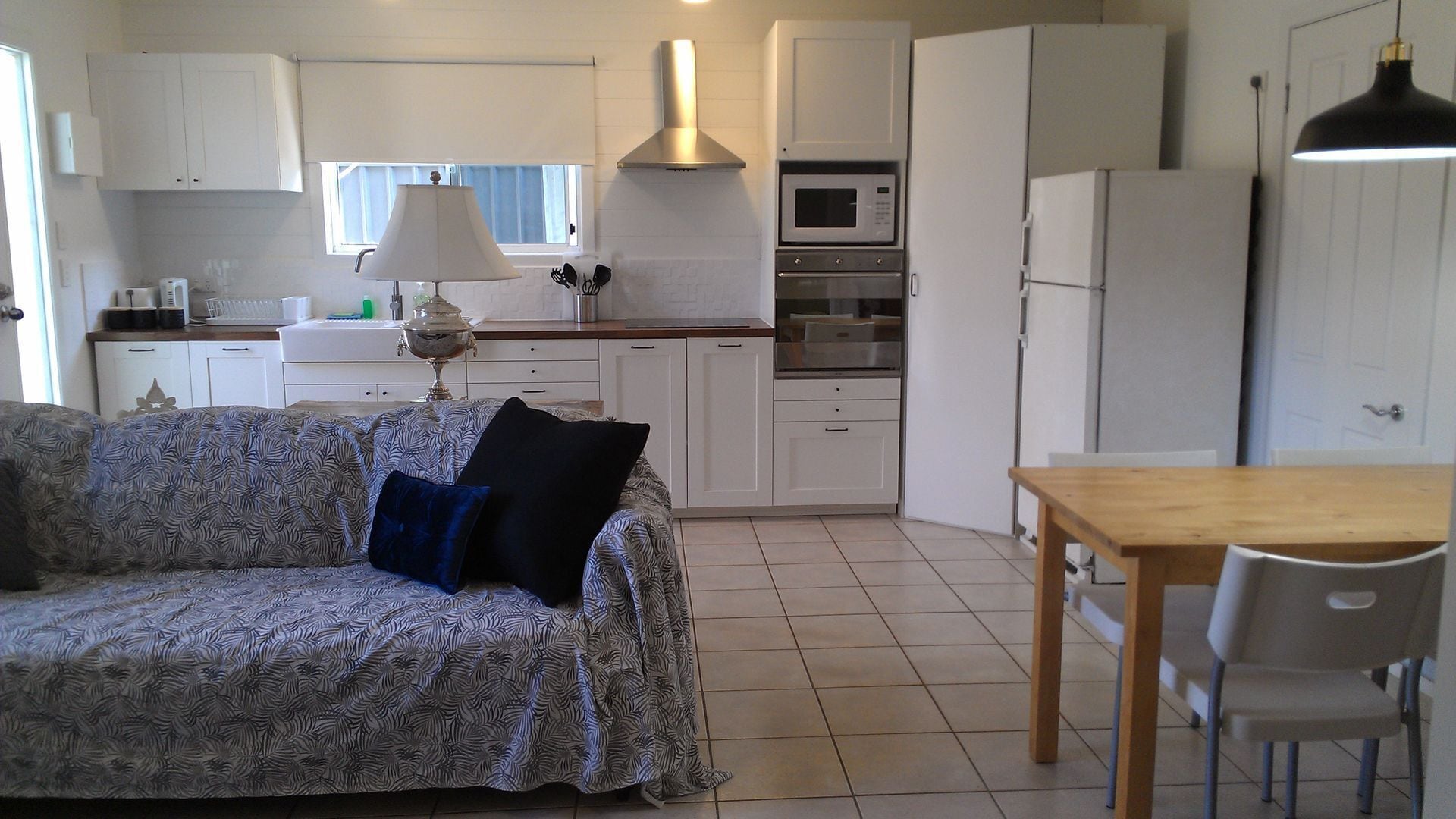 The Coast Shack - Steps to Broadwater,beach,cafes, Unlimited Wifi, Air Con
