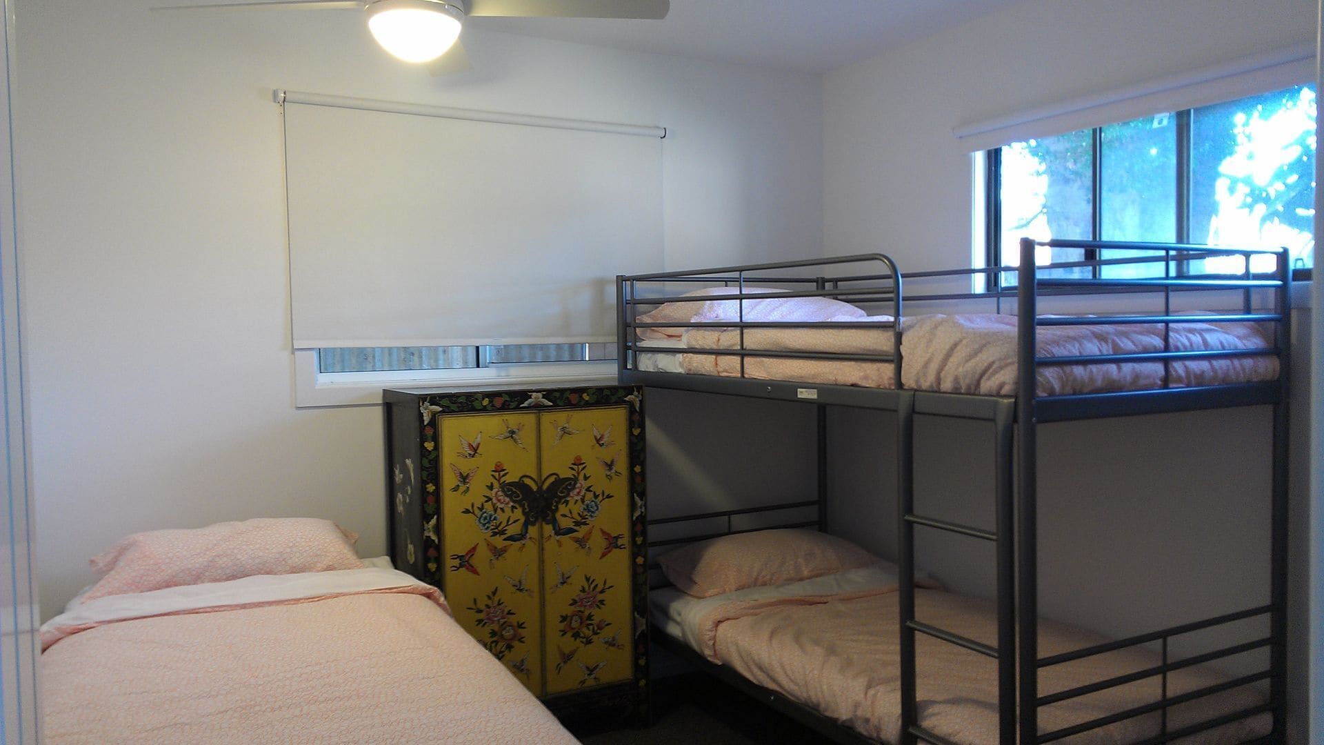 The Coast Shack - Steps to Broadwater,beach,cafes, Unlimited Wifi, Air Con