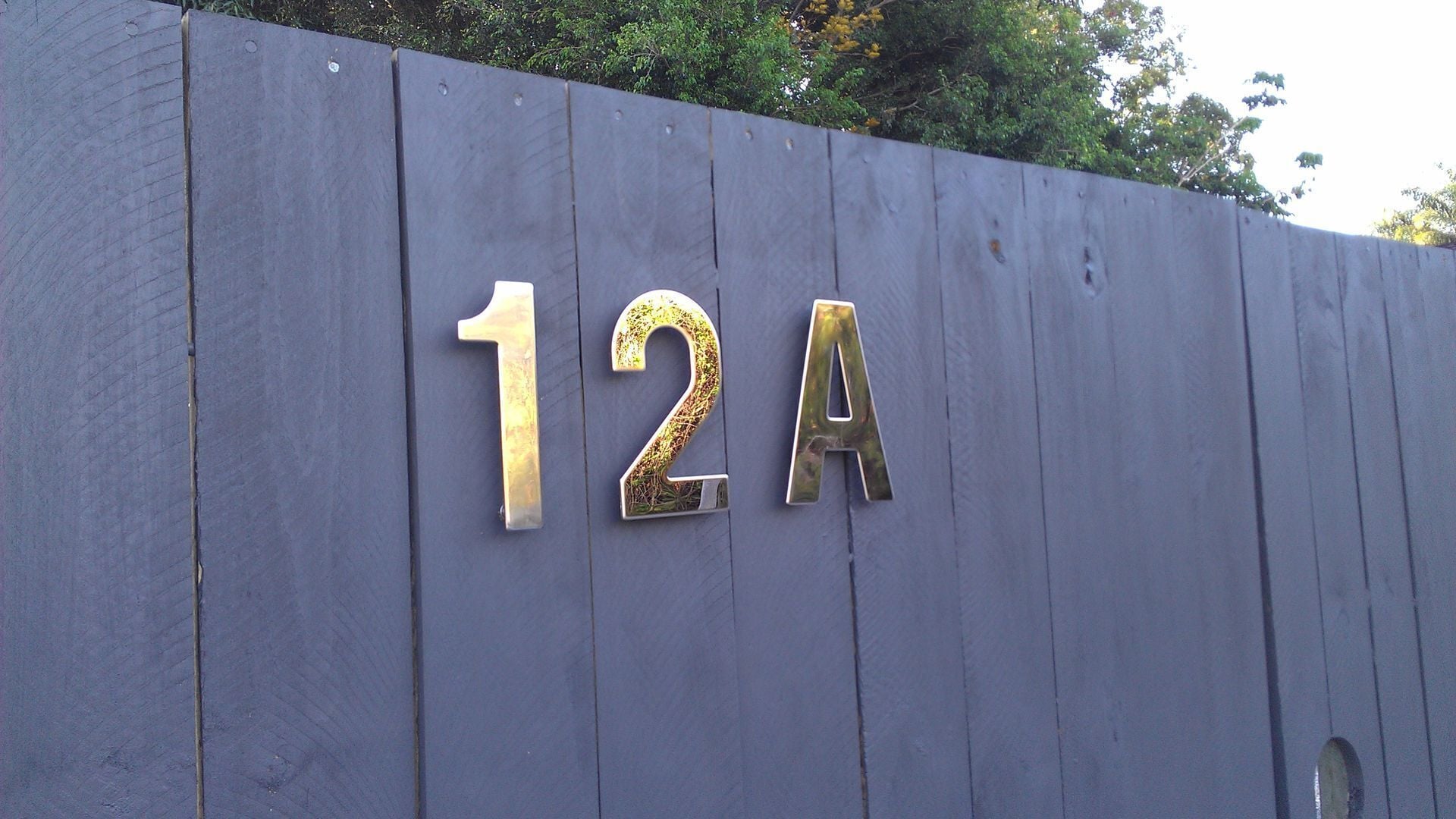 The Coast Shack - Steps to Broadwater,beach,cafes, Unlimited Wifi, Air Con