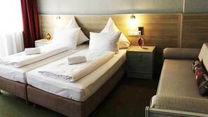 Zimmersafe, Schreibtisch, kostenlose Babybetten, kostenloses WLAN
