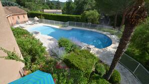 Seasonal outdoor pool, pool umbrellas, sun loungers