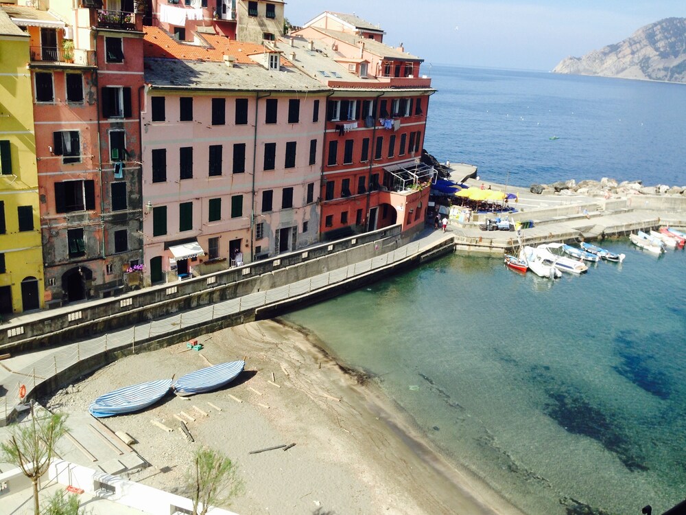 Apartment overlooking Vernazza's beautiful Marconi Square. Vernazza