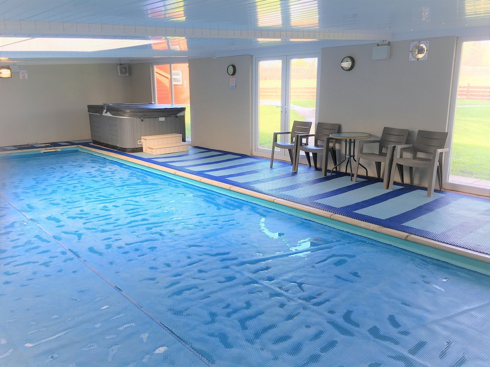 Beautiful Country Cottage With An Indoor Swimming Pool Hot