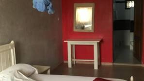 5 chambres, bureau, espace de travail pour ordinateur portable