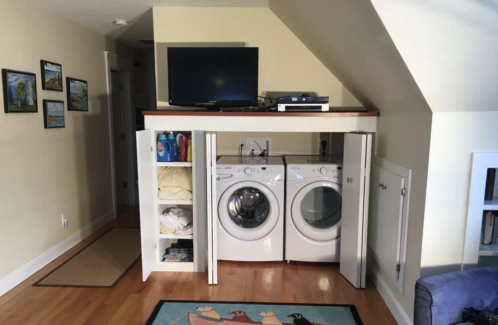 The Waves® Carriage House Apartment Jamestown Vrbo