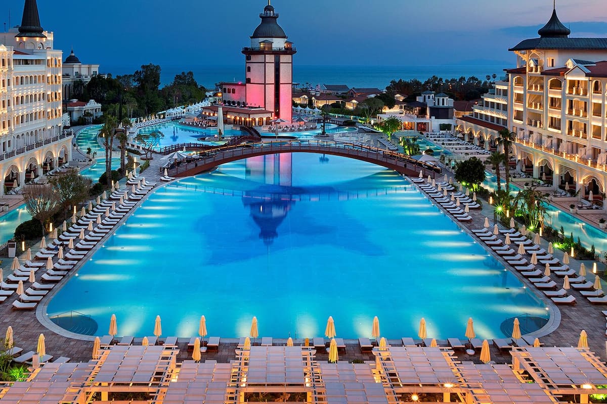 https://images.trvl-media.com/hotels/35000000/34080000/34072900/34072813/c0d6051e.jpg?impolicy=fcrop&w=1200&h=800&p=1&q=medium