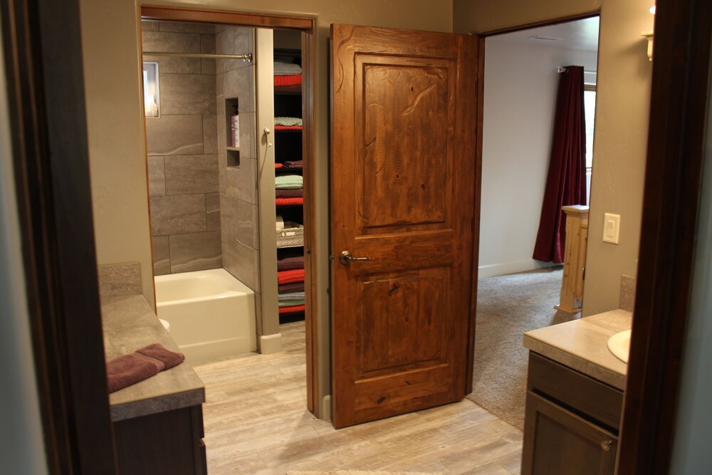 Amazing location and views right in town! Graeagle Vrbo