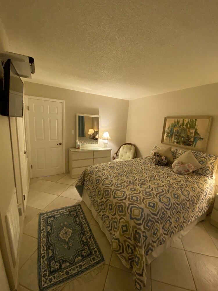 Brightly Furnish and Inviting, Beachy 3/2 Family Condo Volusia County