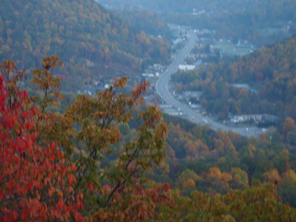 MASTERS VIEW- 3BR,2 BA PICTURESQUE VIEW OF THE SMOKEY MOUNTAINS FROM THE HOT TUB