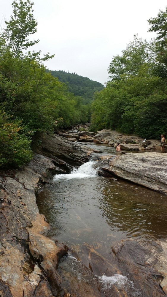 MASTERS VIEW- 3BR,2 BA PICTURESQUE VIEW OF THE SMOKEY MOUNTAINS FROM THE HOT TUB