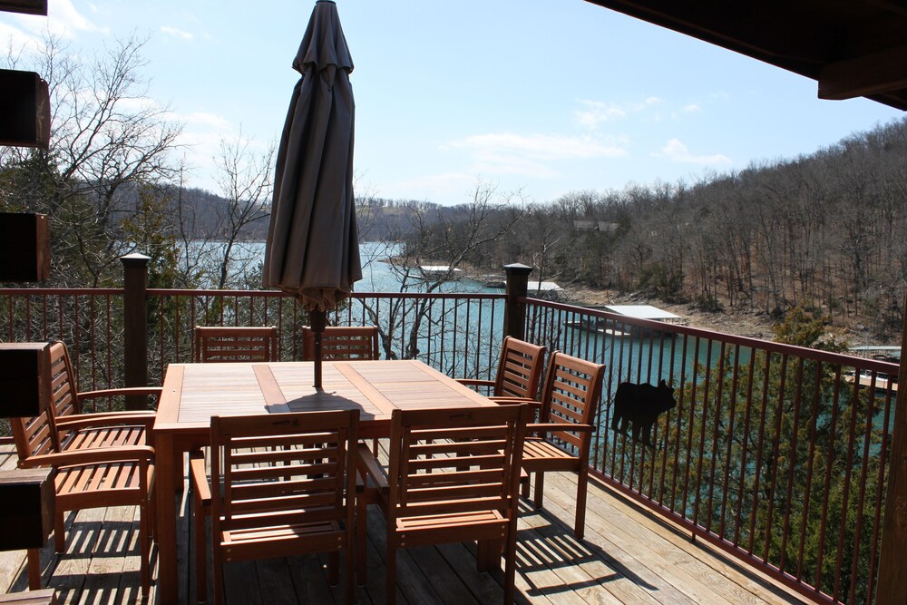 Waterfront Paradise, Log Cabin on Beaver Lake minutes from Eureka Springs!!!