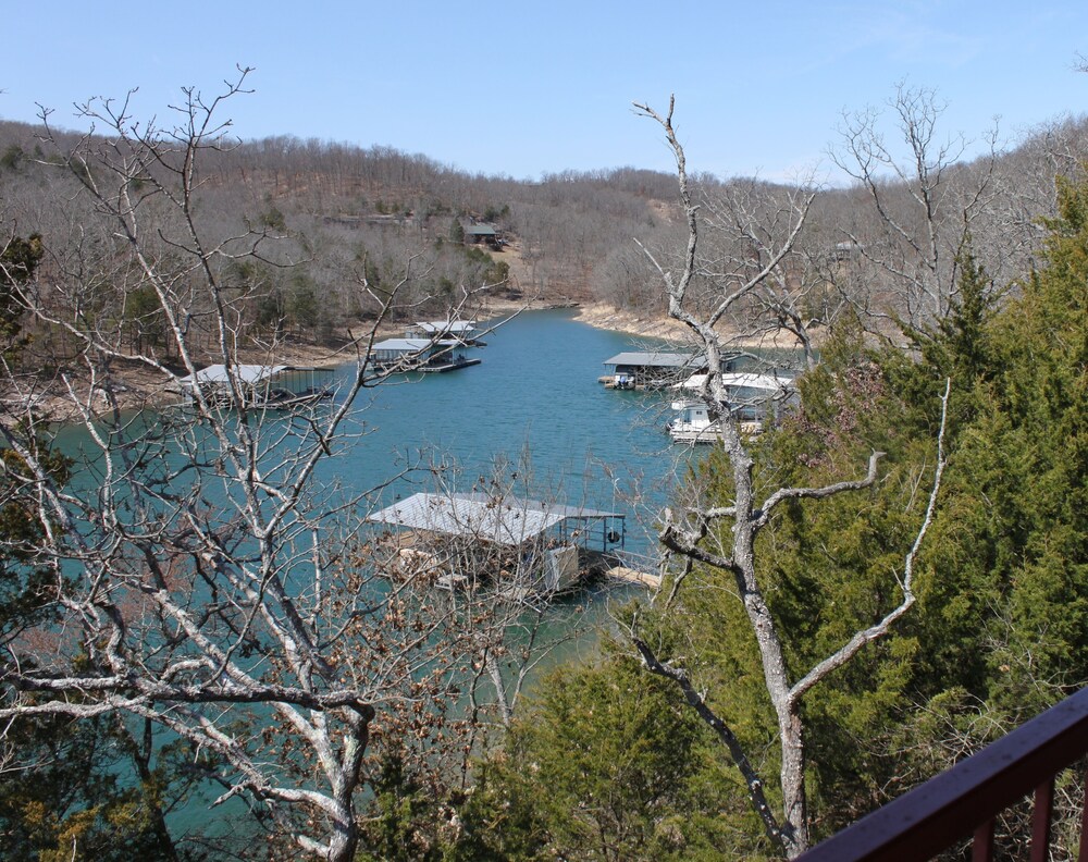 Waterfront Paradise, Log Cabin on Beaver Lake minutes from Eureka Springs!!!